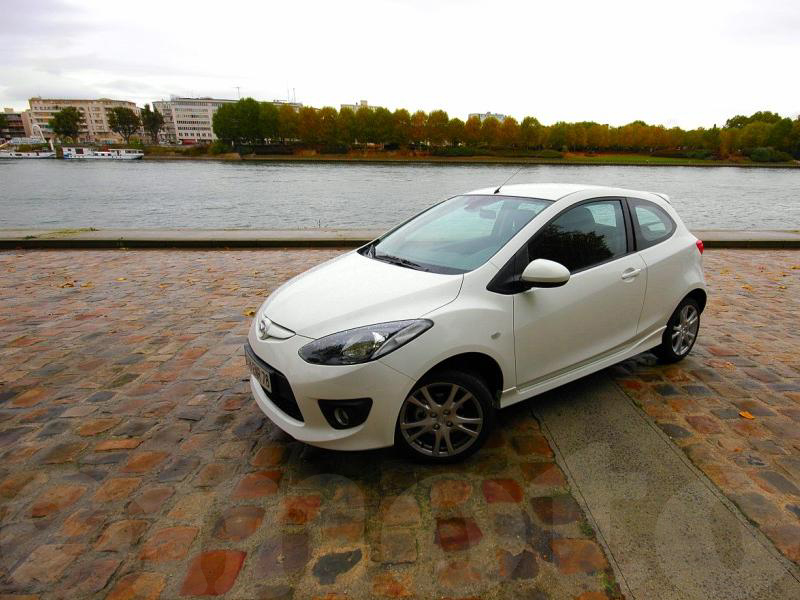 Essai Mazda Mazda2 1.5 MZR 103 Coupé 2008 par Jérémie Lacasta Essai Mazda Mazda2 1.5 MZR 103 Coupé 2008 par Jérémie Lacasta