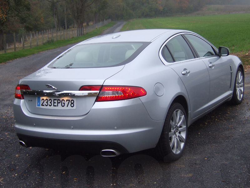 Essai Jaguar XF 2.7 D V6 Luxe Premium 2009 par Jean-Michel Lainé Essai Jaguar XF 2.7 D V6 Luxe Premium 2009 par Jean-Michel Lainé