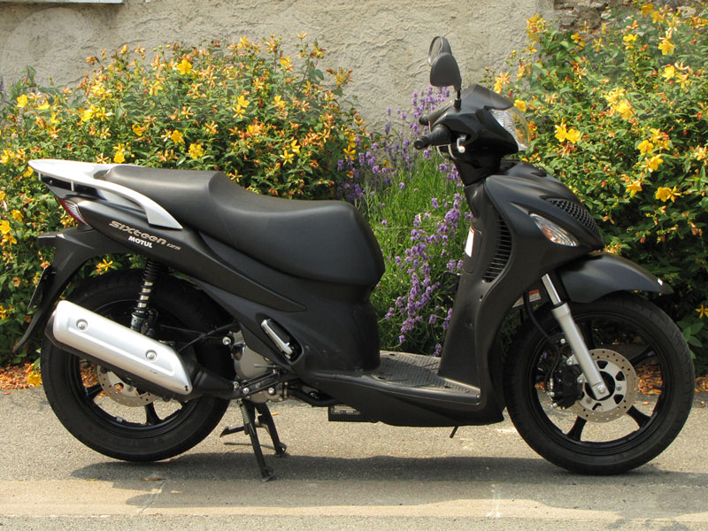 Essai Suzuki SIXTeen 125