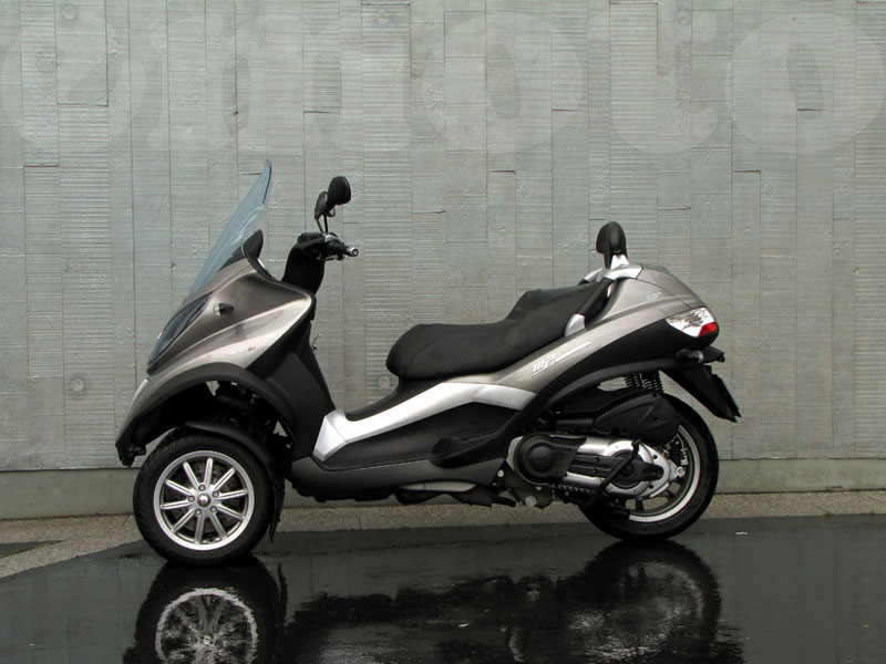 Essai Piaggio MP3 400 LT 2009 par Jean-Michel Lainé Essai Piaggio MP3 400 LT 2009 par Jean-Michel Lainé