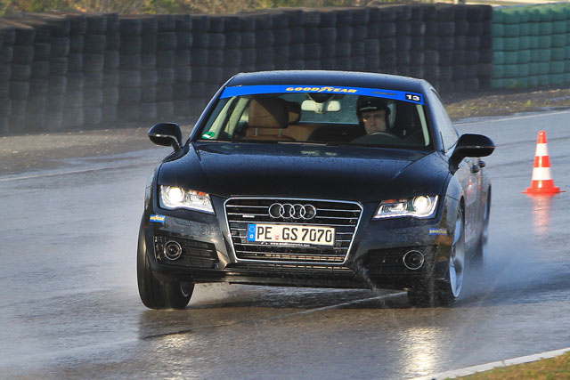 goodyear eagle f1 asymmetric 2 audi a7 slalom mouille goodyear eagle f1 asymmetric 2 audi a7 slalom mouille