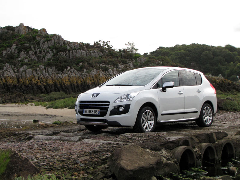 Essai Peugeot 3008 HYbrid4