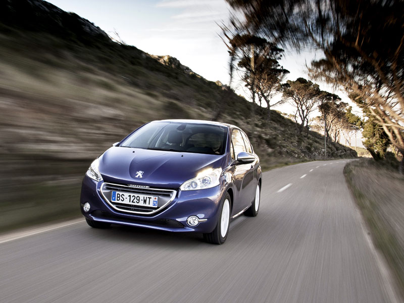 Essai Peugeot 208 1.2 VTi 82 et 1.6 VTi 120 2012 par Jean-Michel Lainé Essai Peugeot 208 1.2 VTi 82 et 1.6 VTi 120 2012 par Jean-Michel Lainé