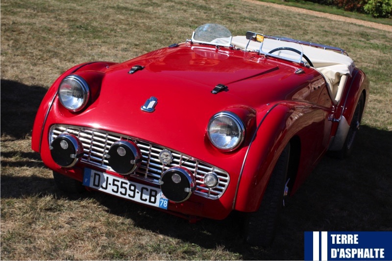 triumph tr3 avec son macaron de la coupe des alpes